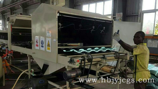 1637572581825951.jpg 尼日利亞彩石金屬瓦生產(chǎn)設(shè)備